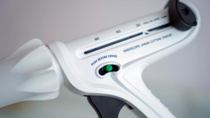 جهاز التدبيس الجراحي للقطع الخطي بالمنظار القابل للاستبدال 0